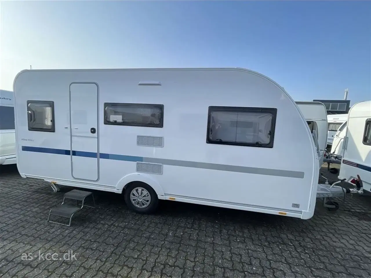 Billede 2 - 2026 - Adria Altea 492 LU Adria Altea 492 LU årg. 2026 med enkeltsenge og udtræk. 5 sovepladser, 4 siddepladser. Glasfiber tag, sider, forende og bagende