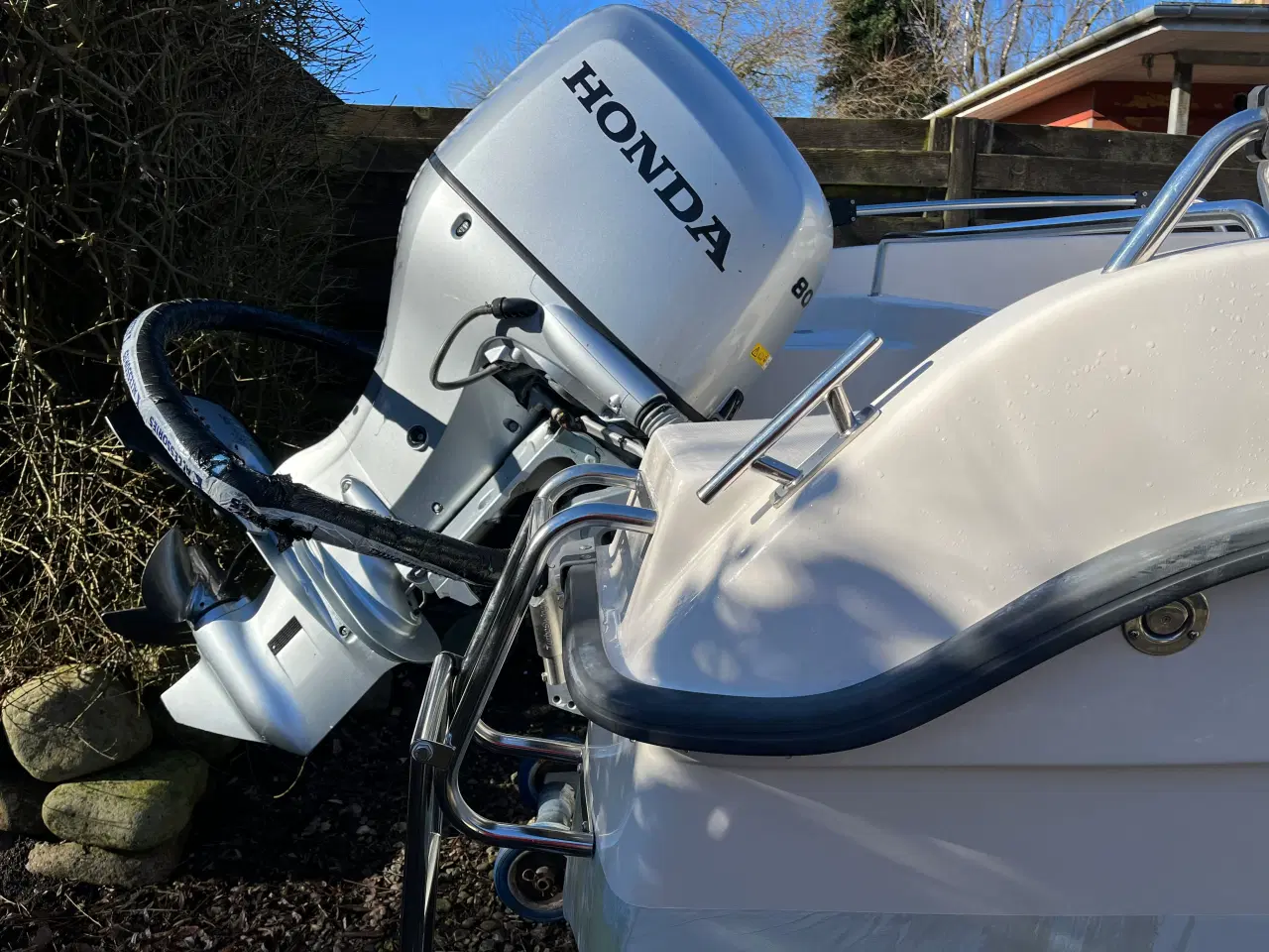 Billede 3 - Veludstyret motorbåd, Honda 80 HK 2018