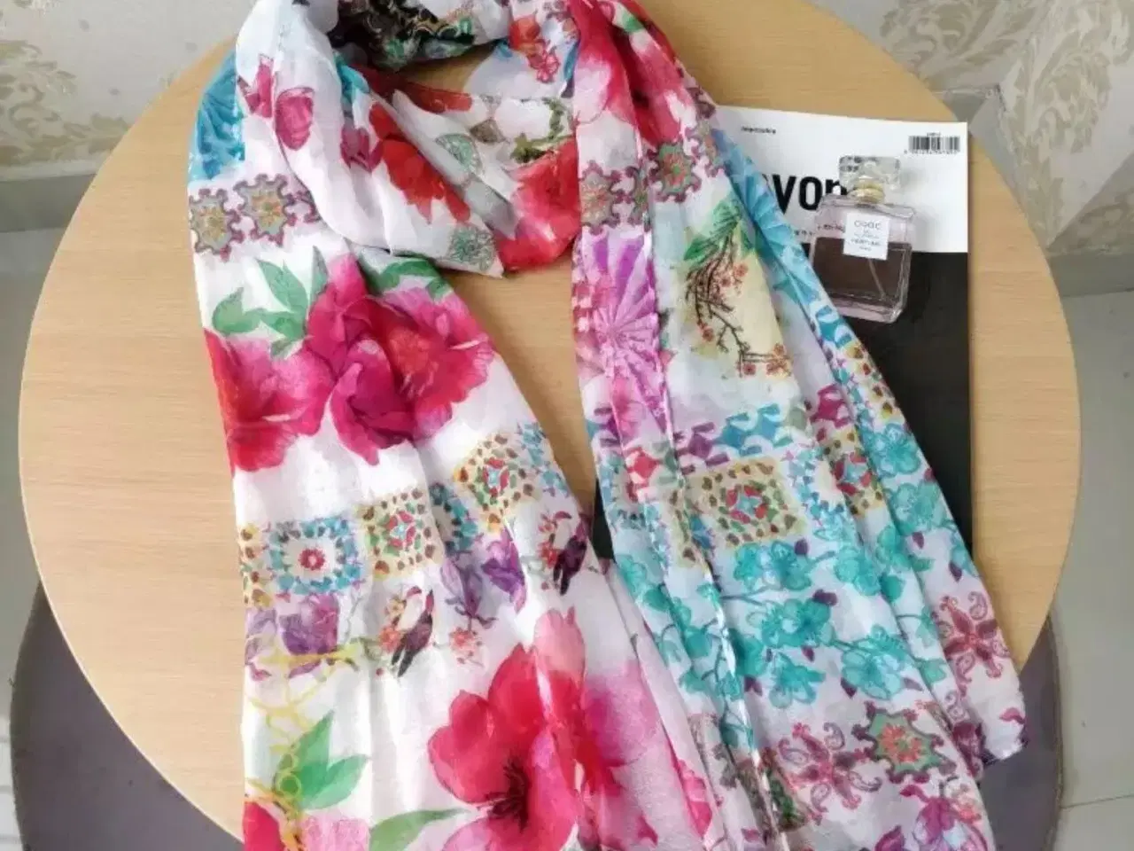 Billede 10 - Desigual tørklæde med blomster fra Desigual 