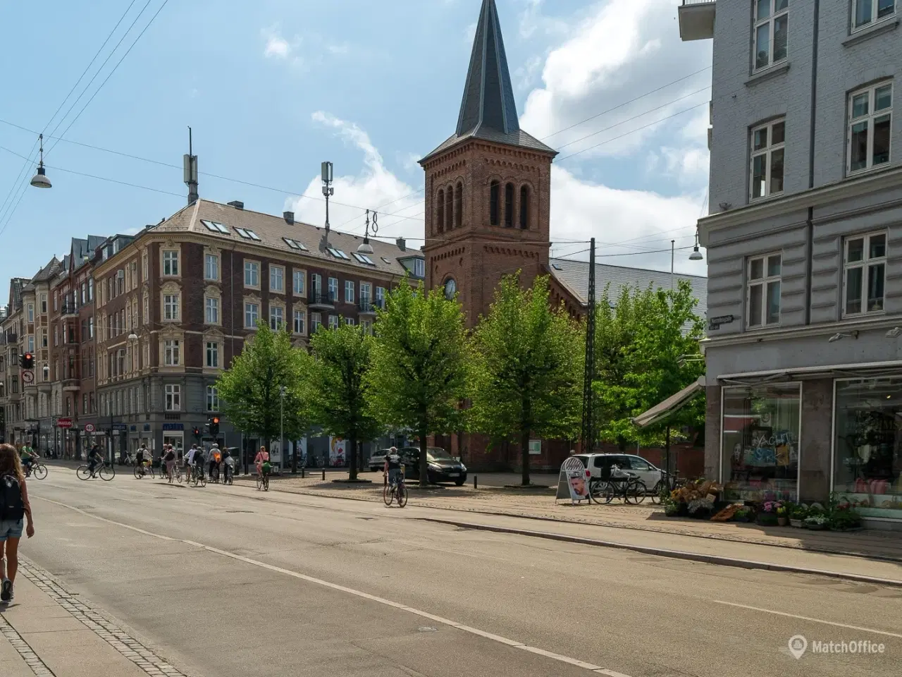 Billede 16 - Rumligt kontor med sans for detaljen midt på Nørrebrogade