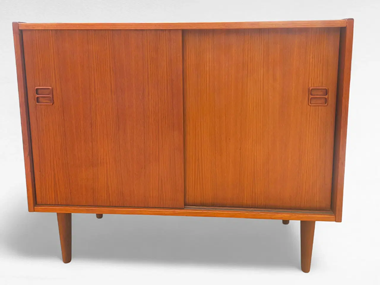 Billede 2 - Elegant teak skænk med skydelåger – Dansk Design f
