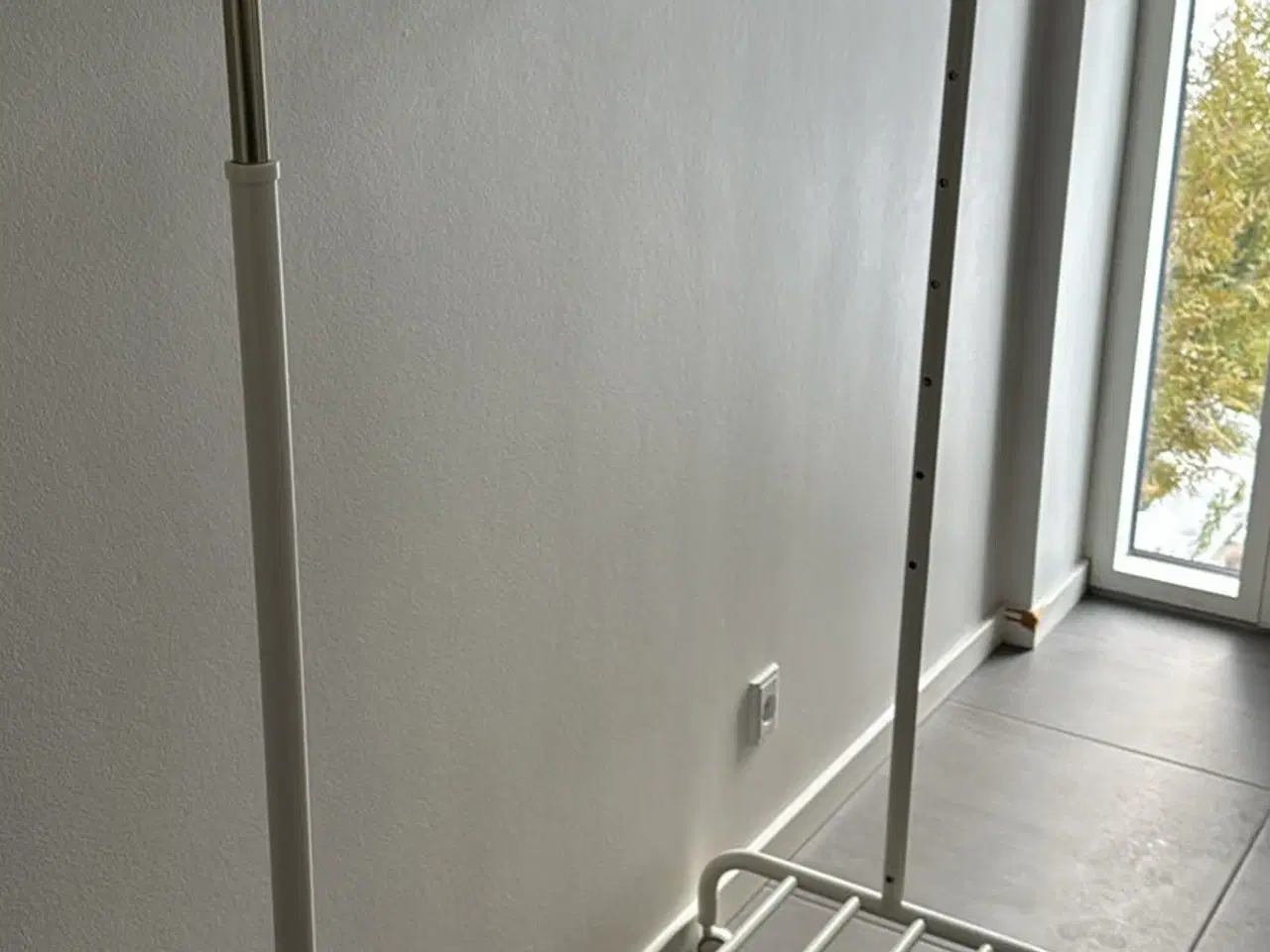 Billede 1 - Tøjstativ som kan justeres i flere højder