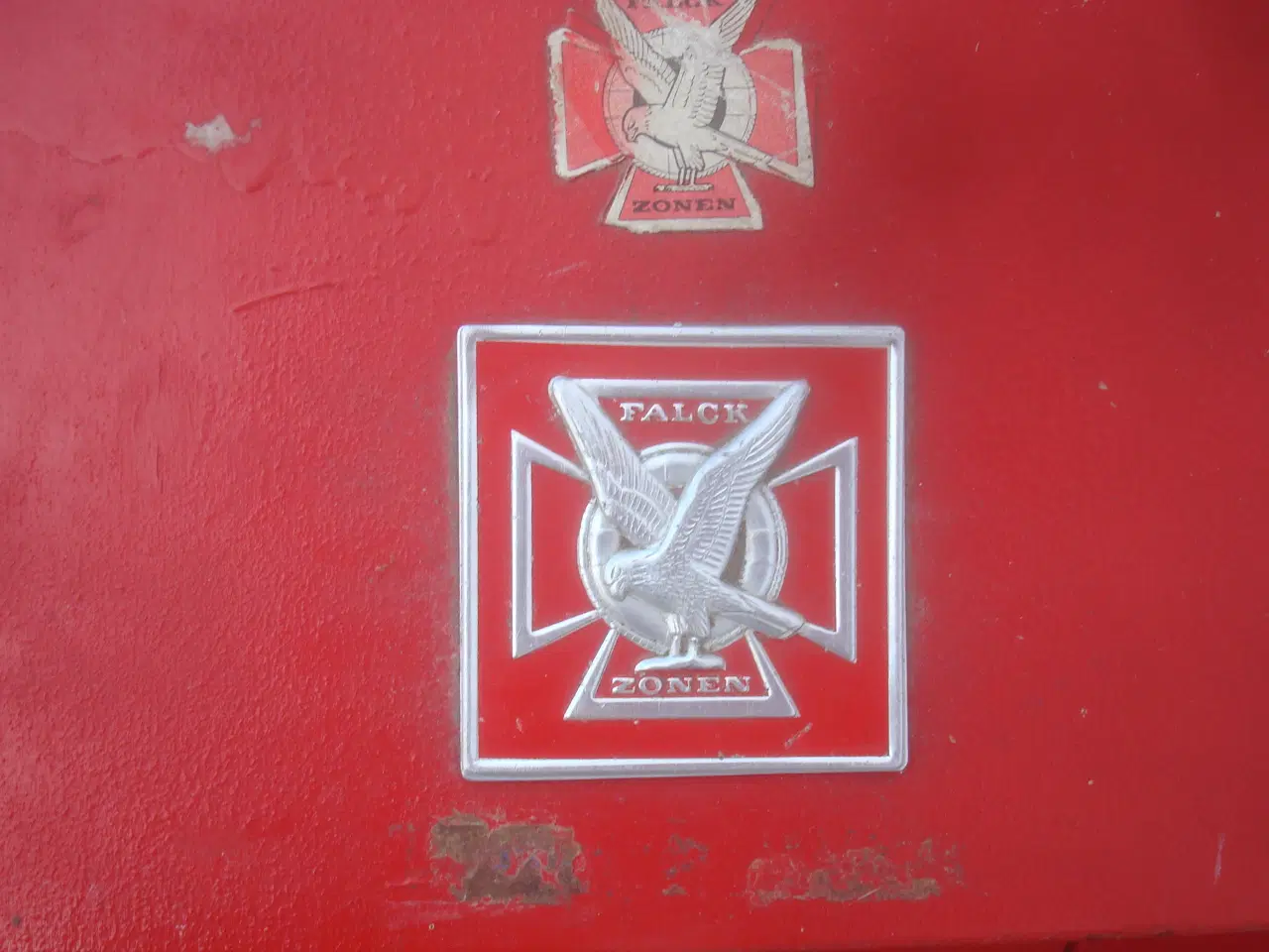 Billede 3 - FALCKSTATION , anslået 85 år GL, m/4 GARAGEPORTE, 