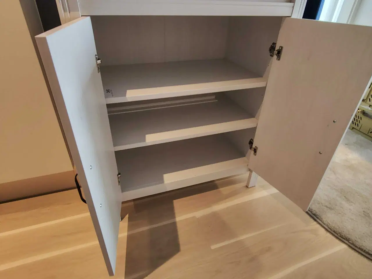 Billede 3 - Skænk / lille skab uden brugsspor 