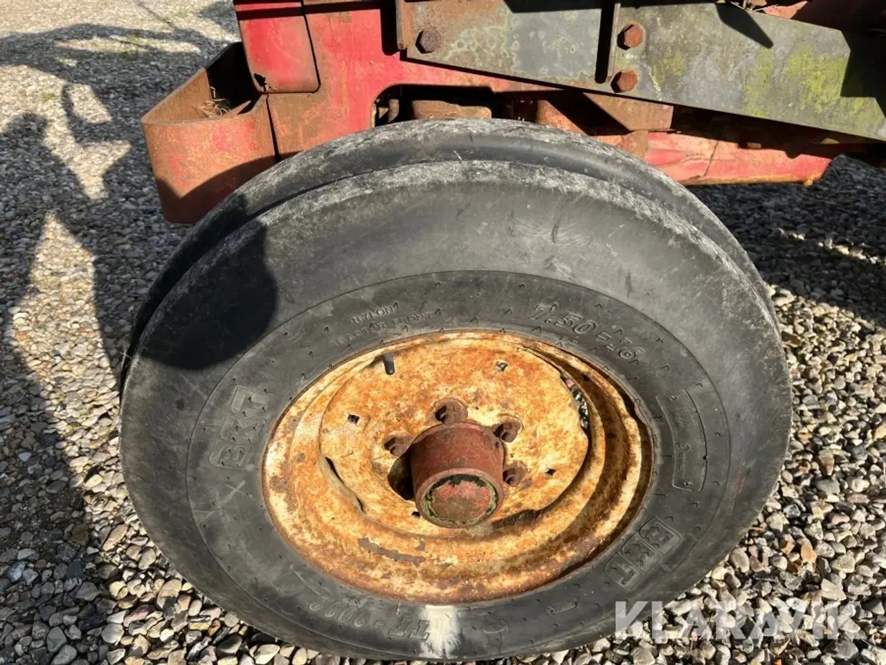 Billede 10 - Traktor International 684 med frontlæsser