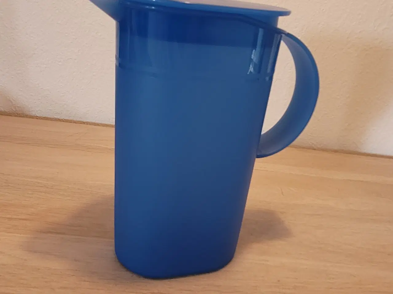 Billede 3 - Tupperware lille  saftevands kande 