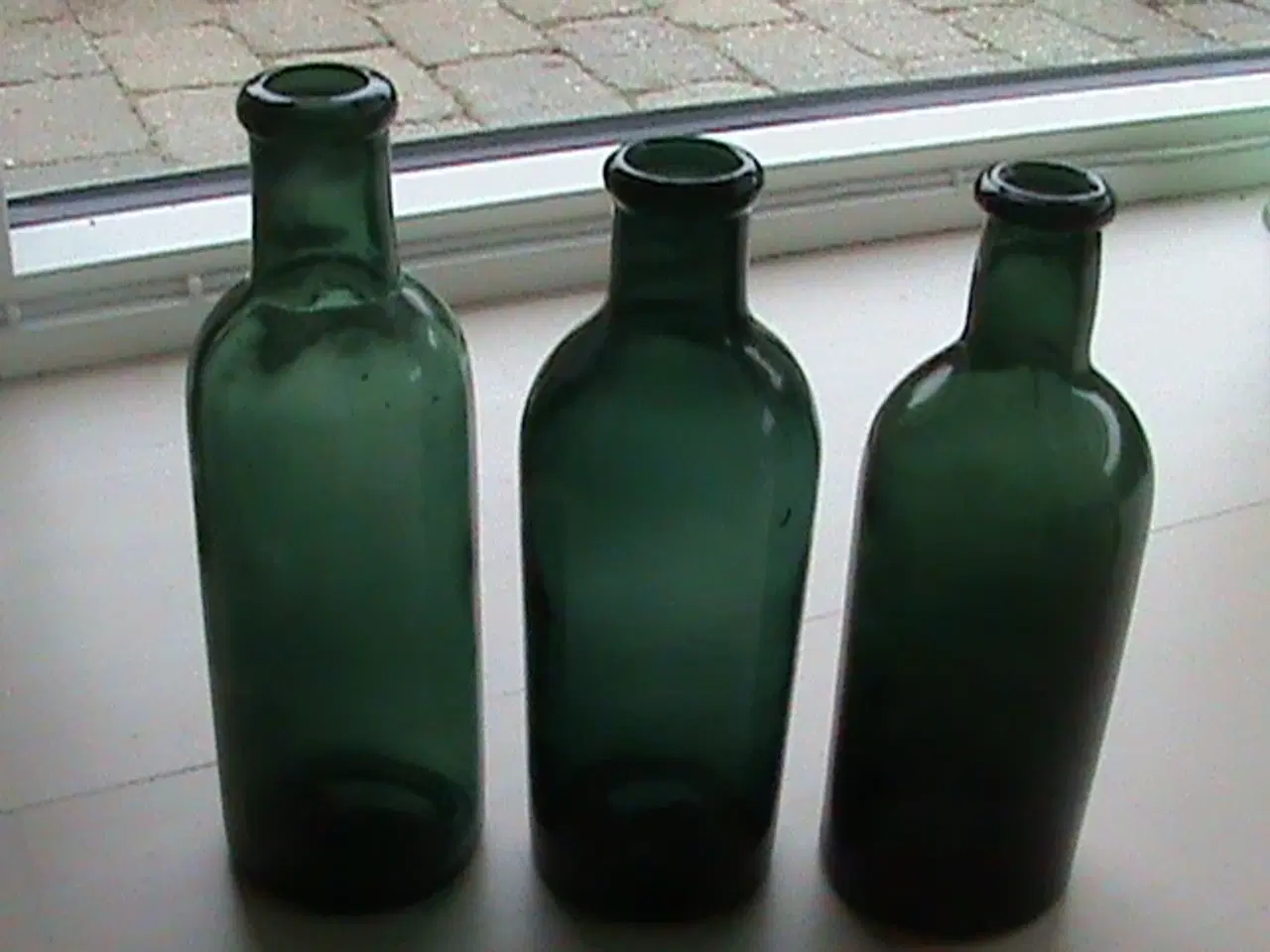 Billede 1 - Tre antikke glas flasker, grønne