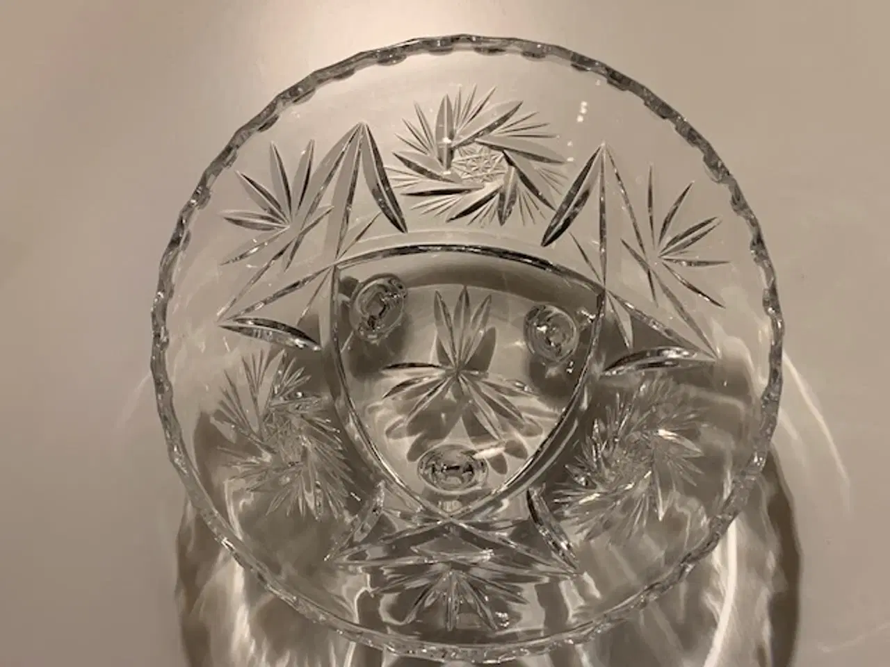 Billede 2 - Krystalskål på 3 fødder - i pæn stand / ingen skår