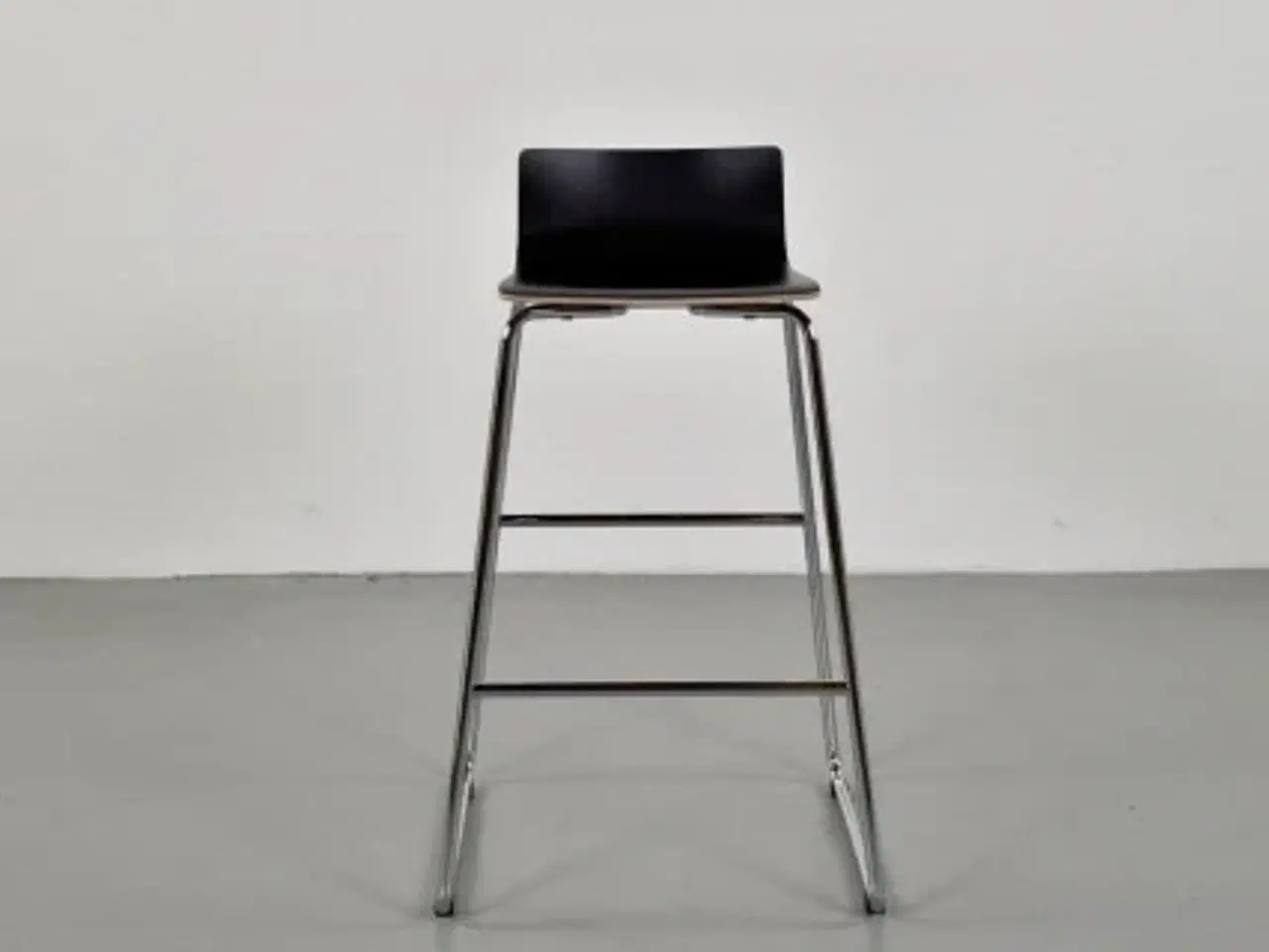 Billede 1 - Nordic trend cafe vii barstol med ryglæn, i sort på krom stel