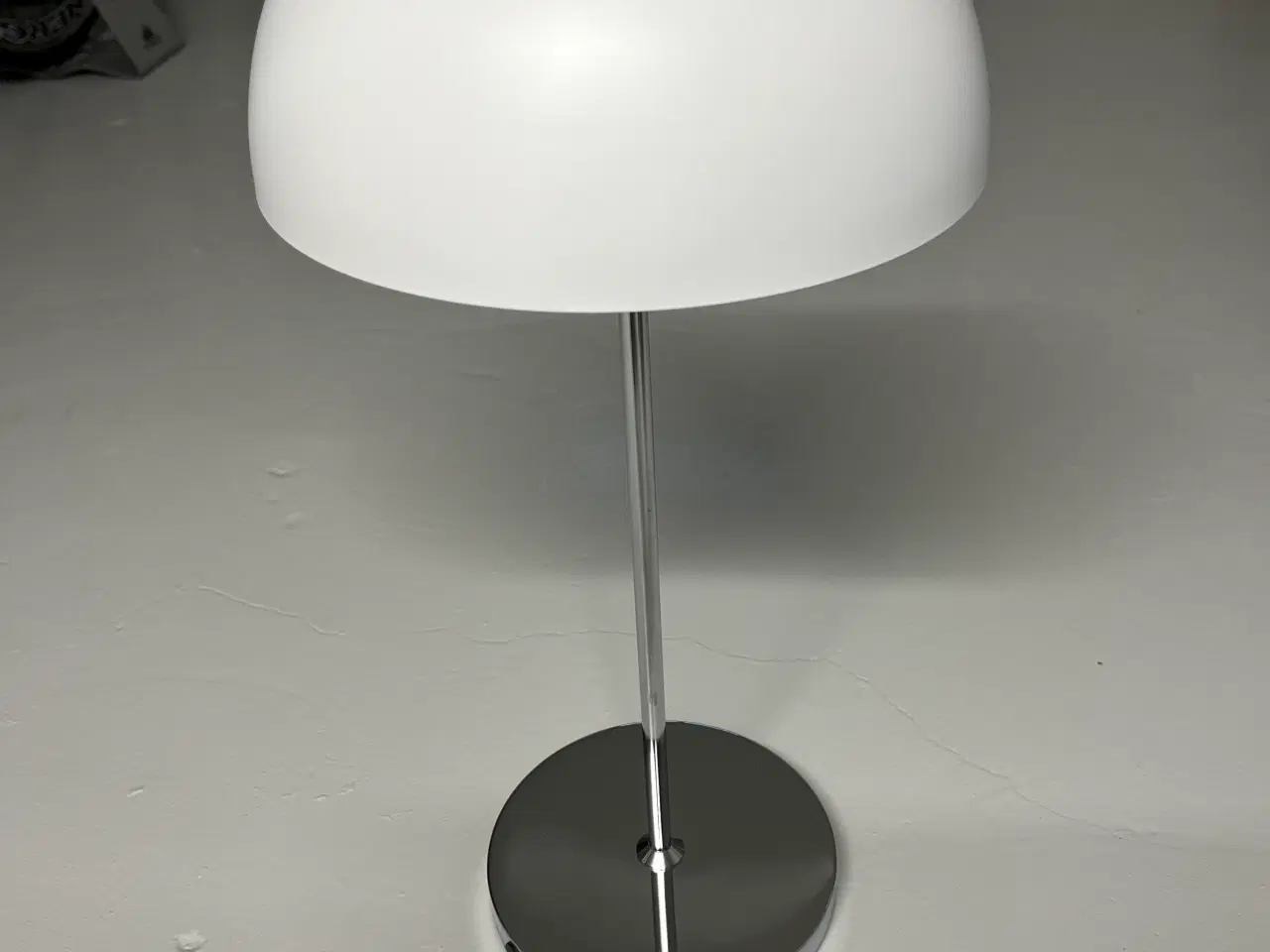 Billede 1 - Hvid bordlampe 