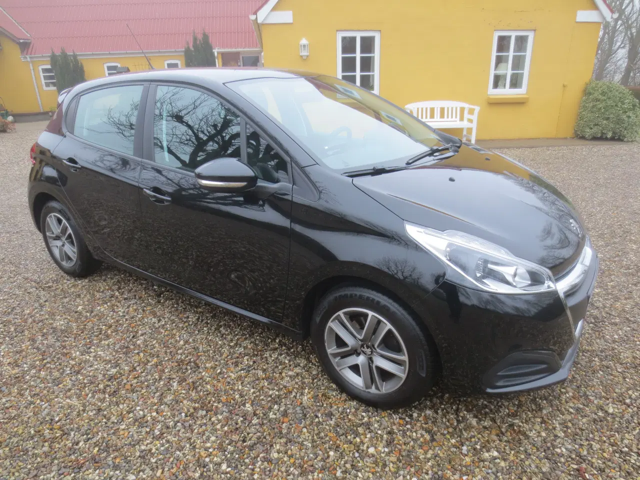 Billede 4 - Peugeot 208 1.2 i År 2015 Km 61000.