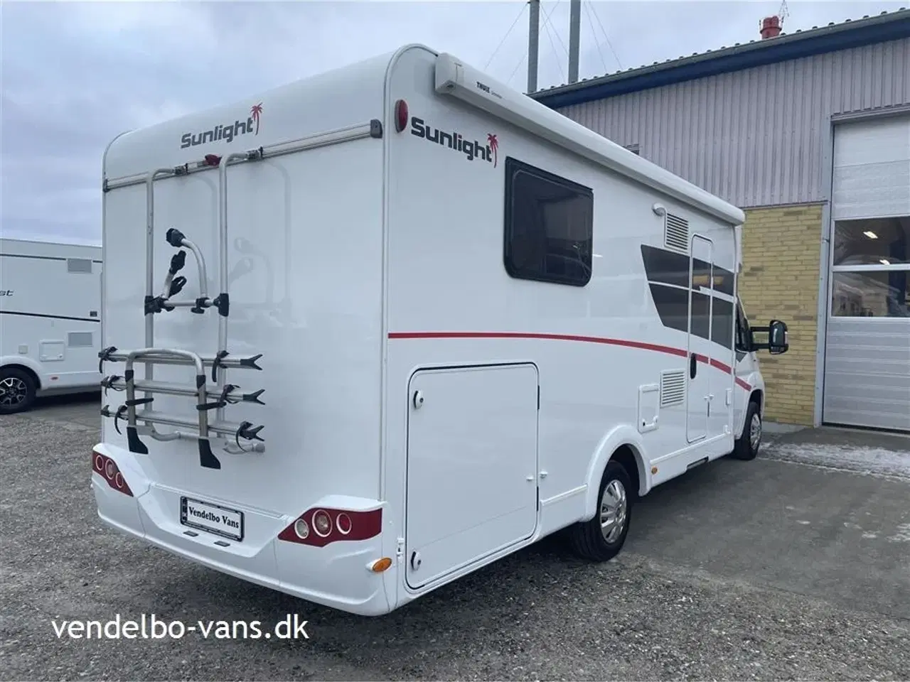 Billede 2 - 2021 - SunLight T 69 L   Quensbed med seperat toilet og bad