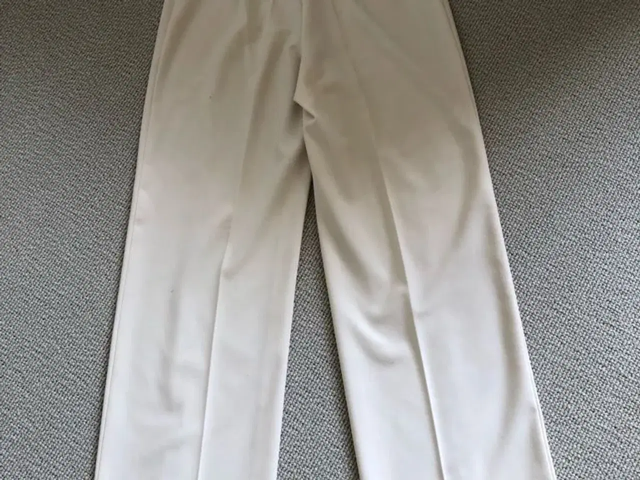 Billede 2 - Pæne råhvide bukser
