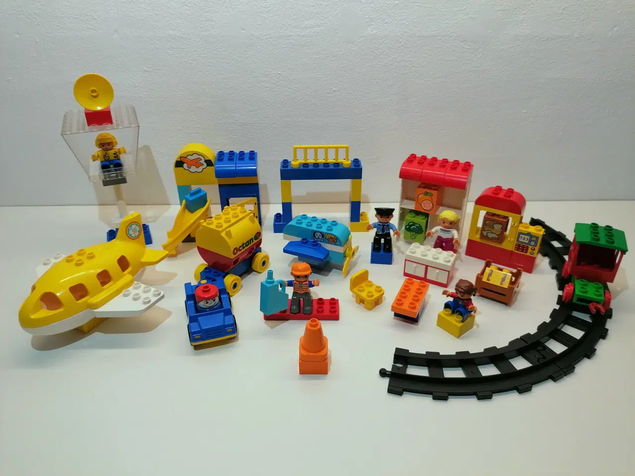 Billede 1 - Duplo Lufthavn, Fly, 2 Vogne, Togvogn, Mennesker 