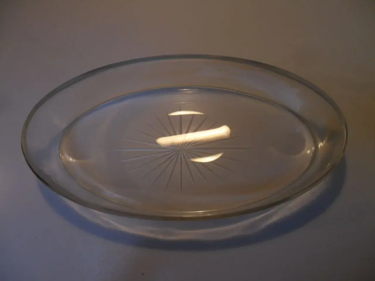 Billede 2 - Gl. oval glasskål med stjerne i bund