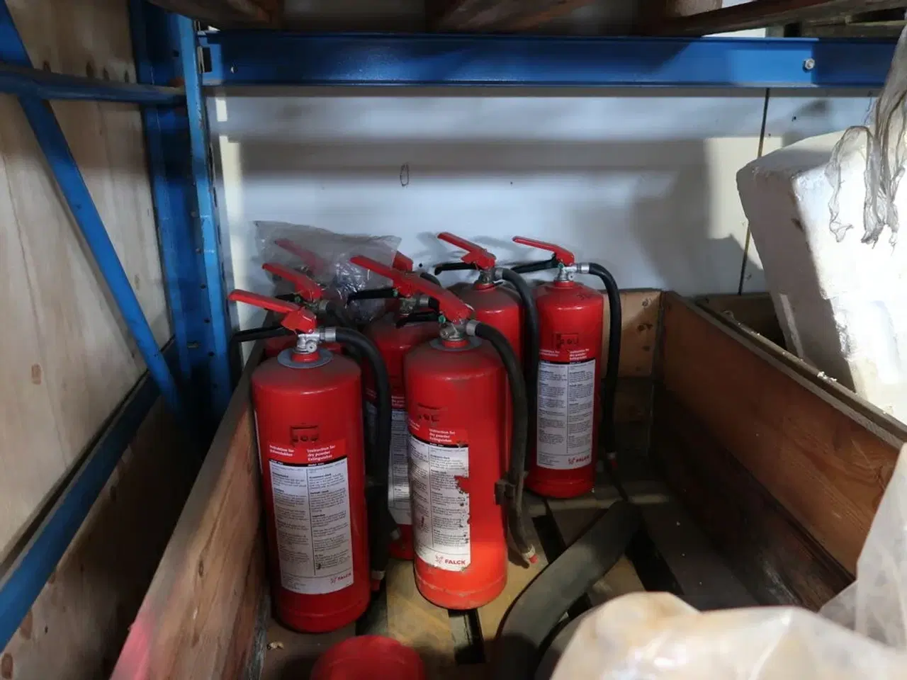 Billede 2 - Palle med div. Pulverslukkere m.m.