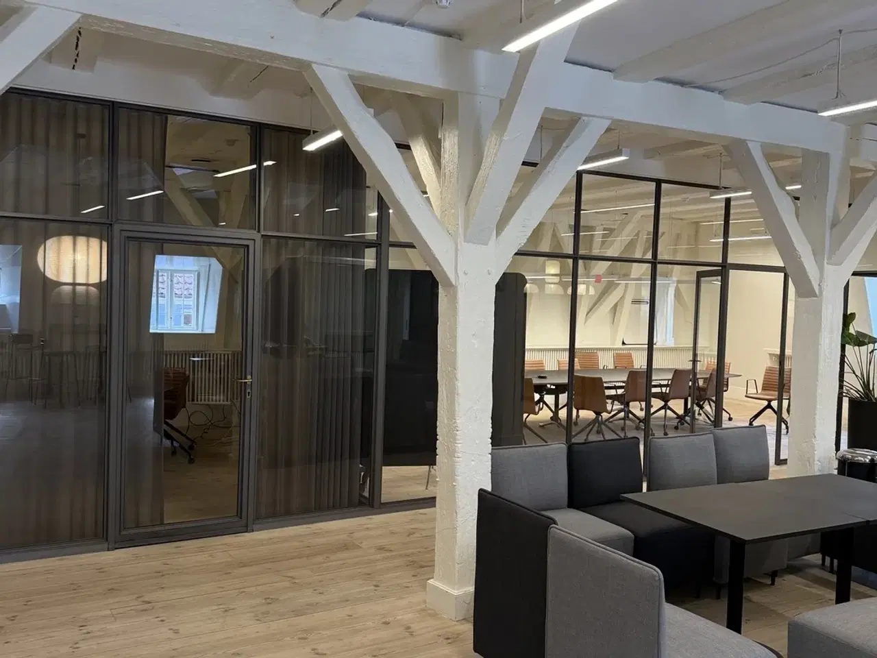 Billede 11 - Kontorplads ud til kanalerne på Christianshavn