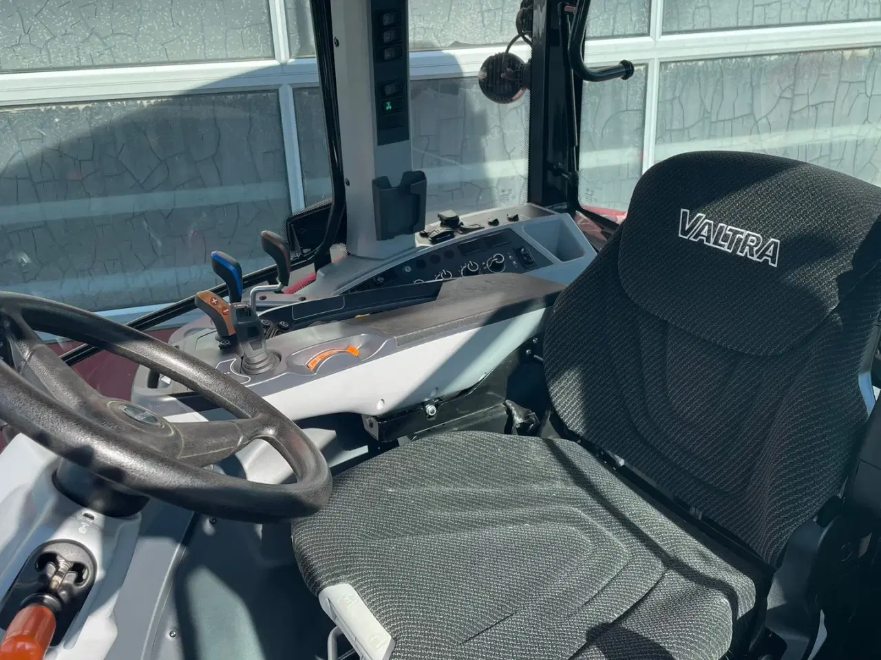 Billede 6 - Valtra G135 Active Aktiv med frontlæsser