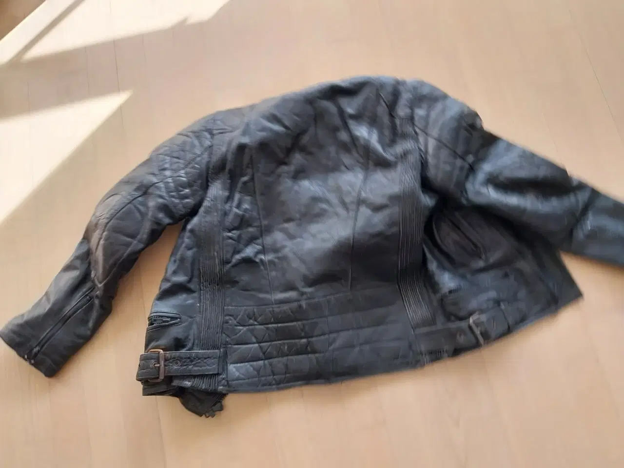 Billede 3 - Jakke + smækbuks str 48 kr. 450