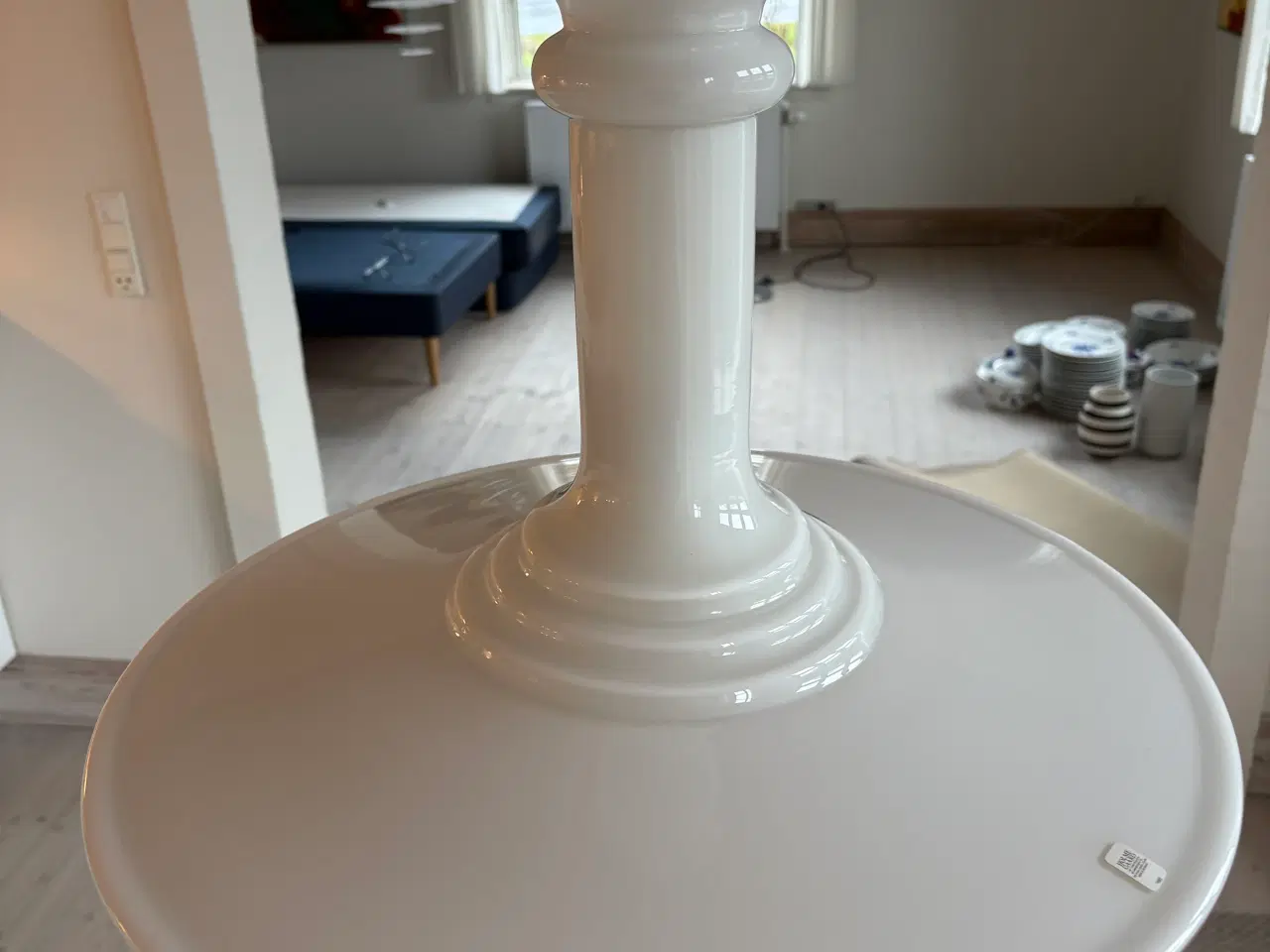 Billede 3 - Holmegaard Mythos i hvid opalineglas. Diameter 39.