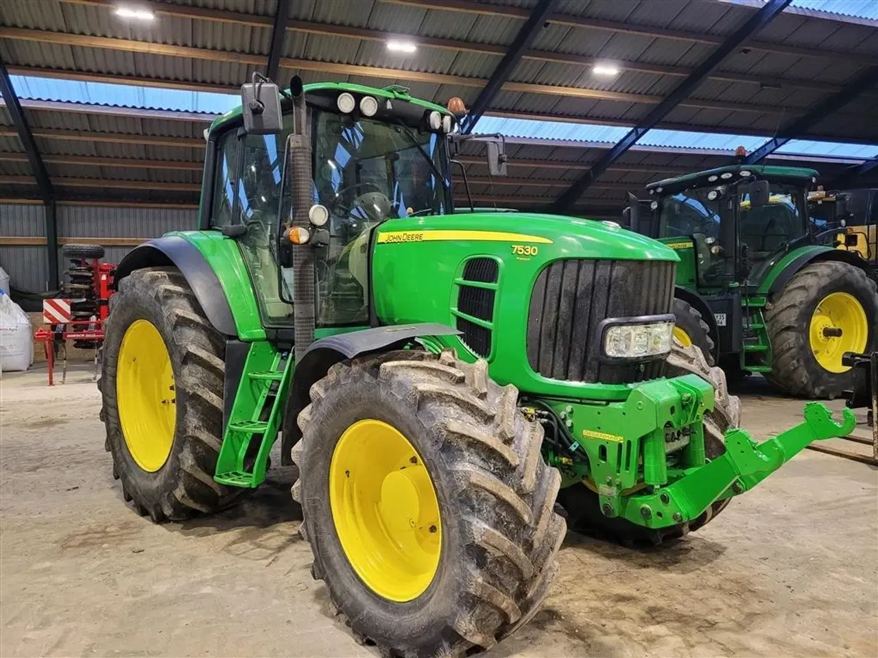 Billede 8 - John Deere 7530 Premium, Auto track ready og med frontlift på.