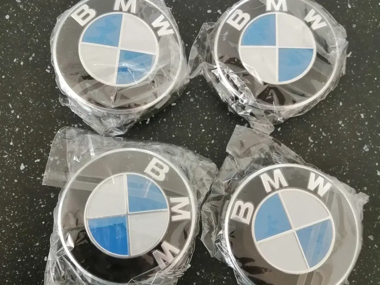 Billede 3 - Emblemer, Spacer, hjulbolte, Centreringsringe mm