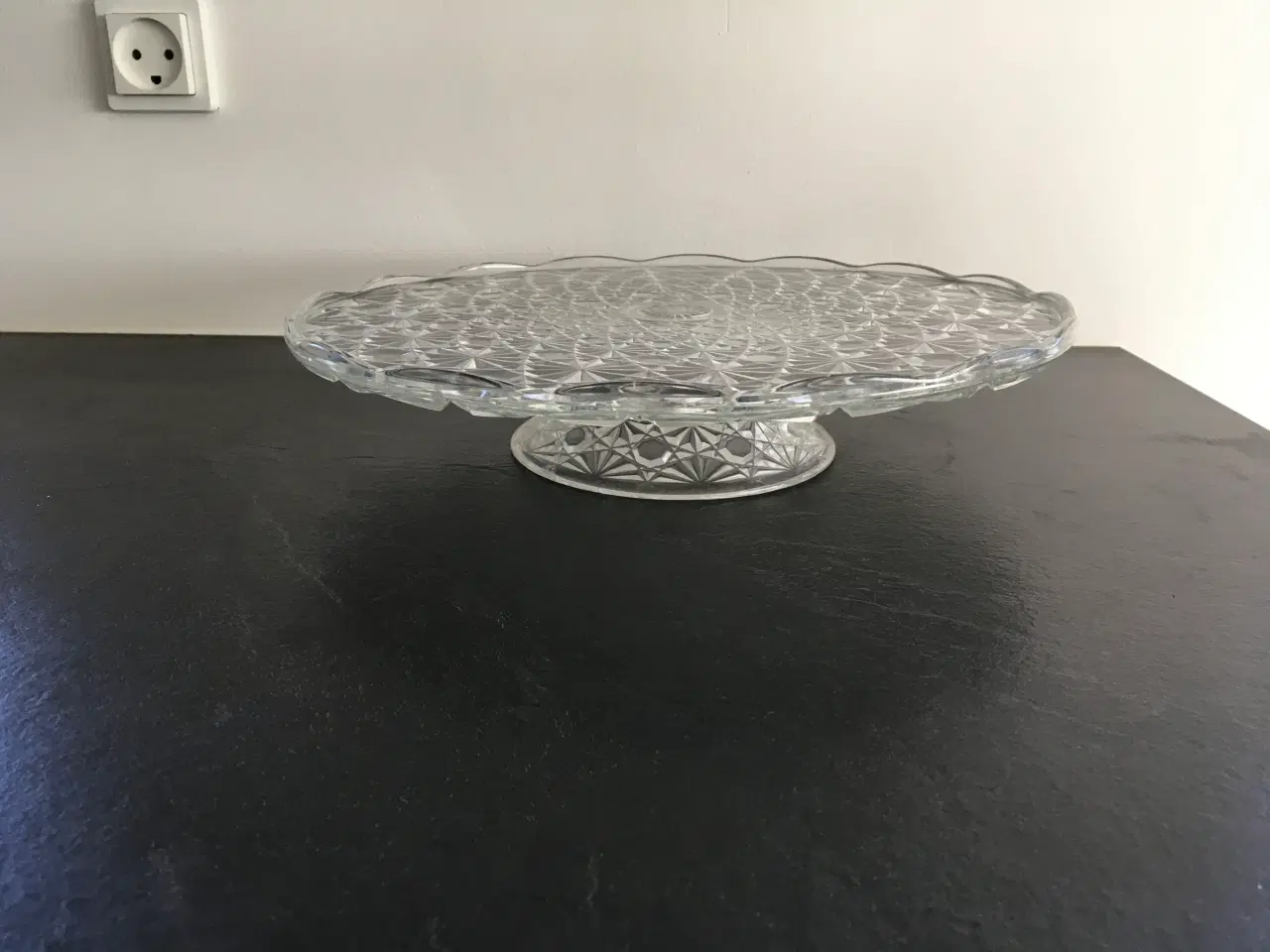 Billede 1 - Elegant krystal glas kagefad på fod til servering