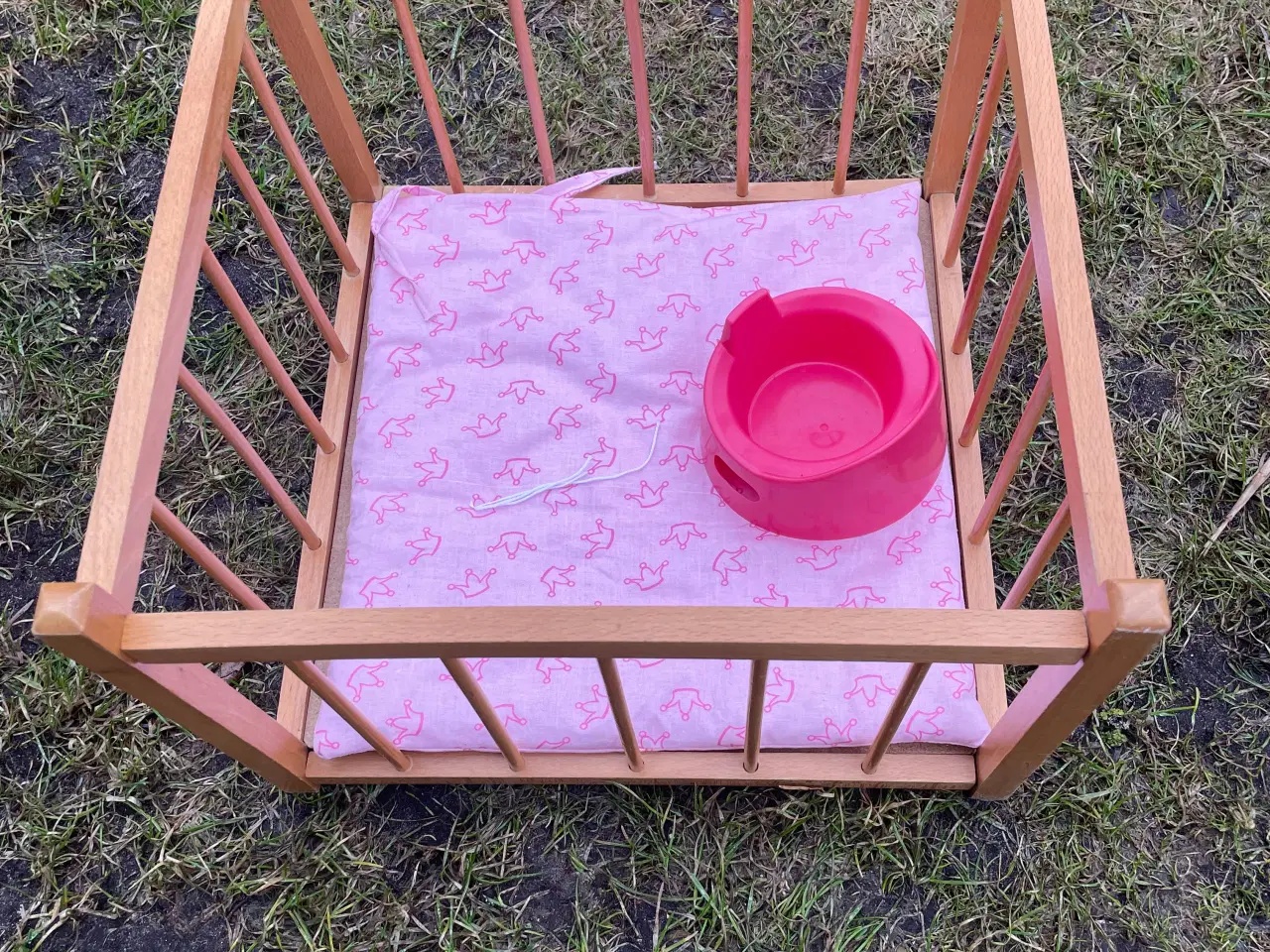 Billede 2 - Kravlegård til dukker