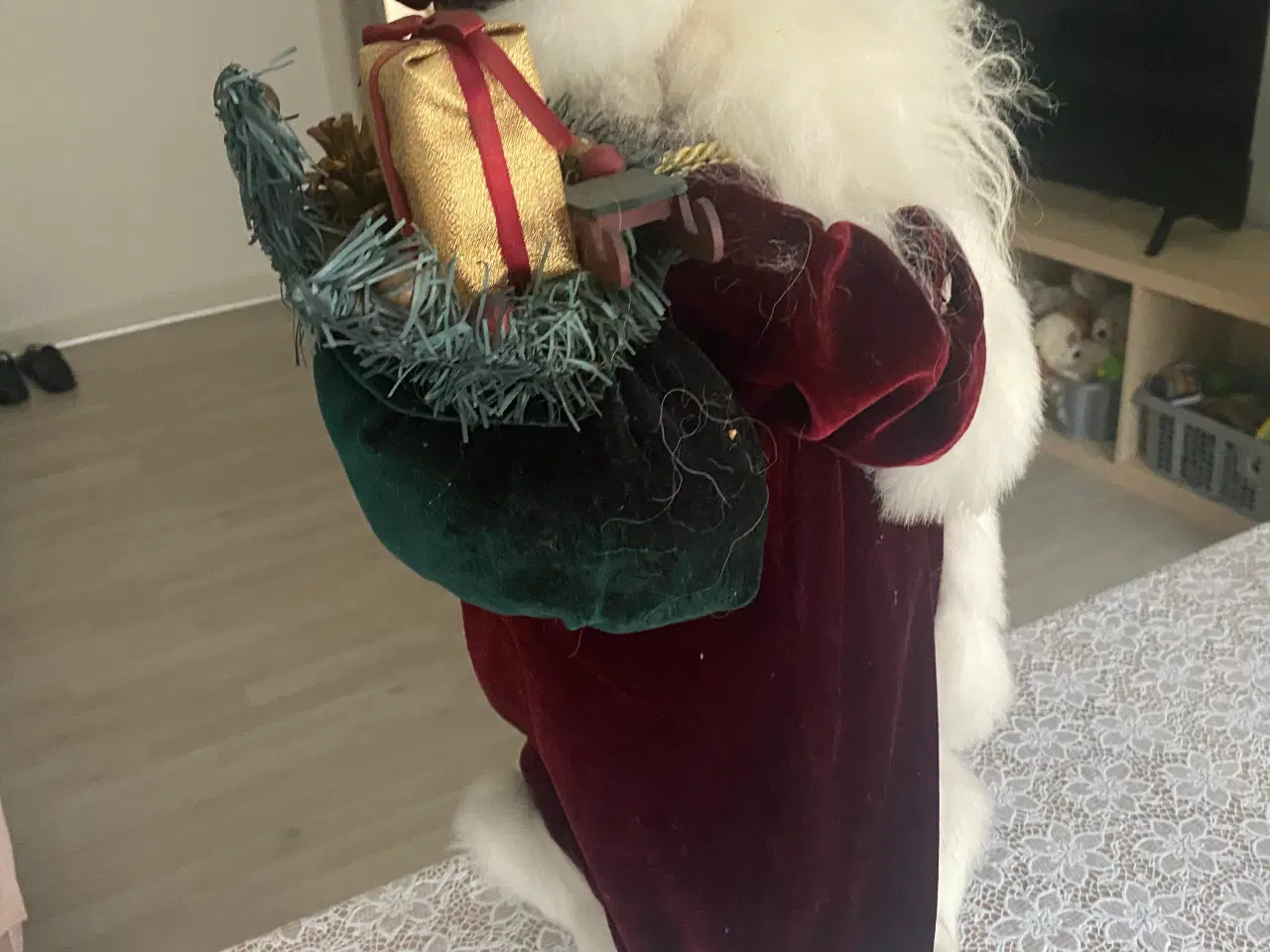 Billede 2 - Nisse 61 cm høj special lavet med stoftøj på 