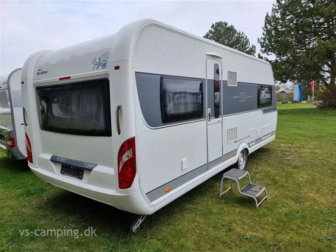 Billede 2 - 2015 - Hobby Excellent 560 UL   FLOT OG VELHOLDT CAMPINGVOGN MED ENKELTSENGE OG LAMELUDTRÆK