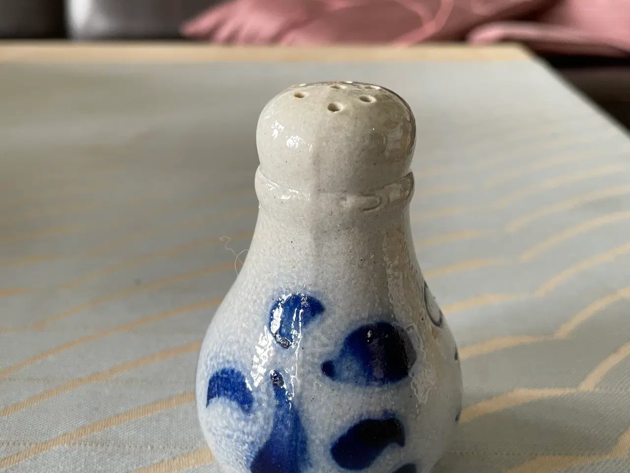 Billede 2 - Saltbøsse i  saltglass . Keramik