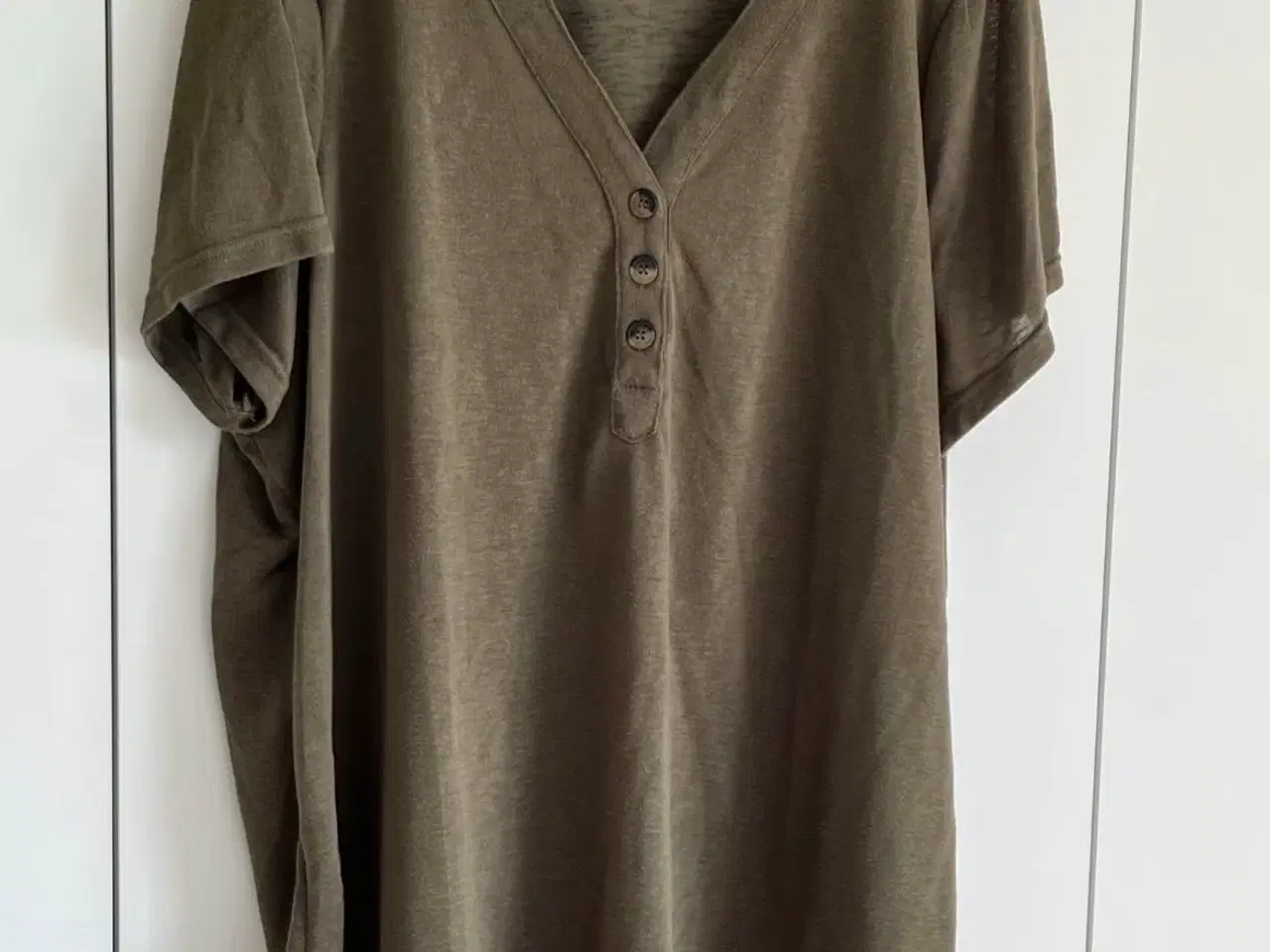 Billede 1 - Armygrøn t-shirt fra Zizzi
