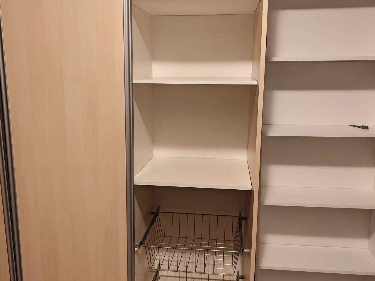 Billede 3 - Klædeskab i god stand 