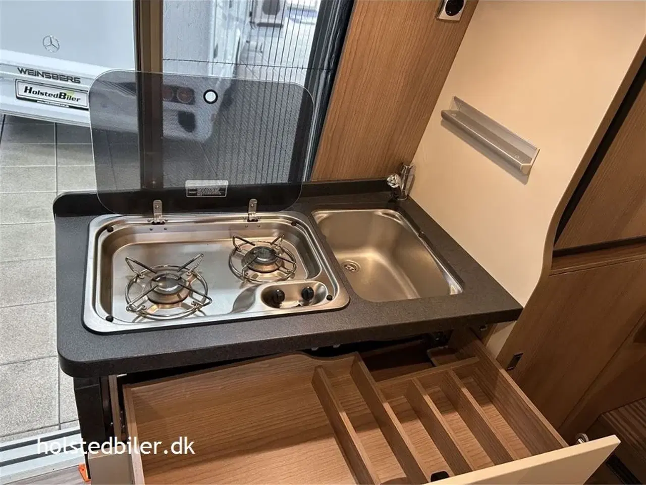Billede 10 - 2021 - Carthago van 640 LE Chaming   Luksus van med enkeltsenge og automatgear