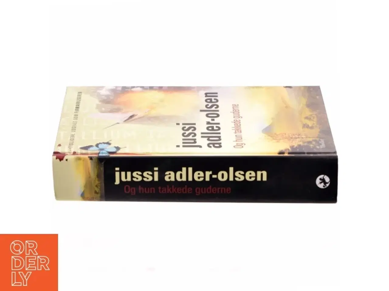 Billede 2 - Og hun takkede guderne af Jussi Adler-Olsen (Bog)