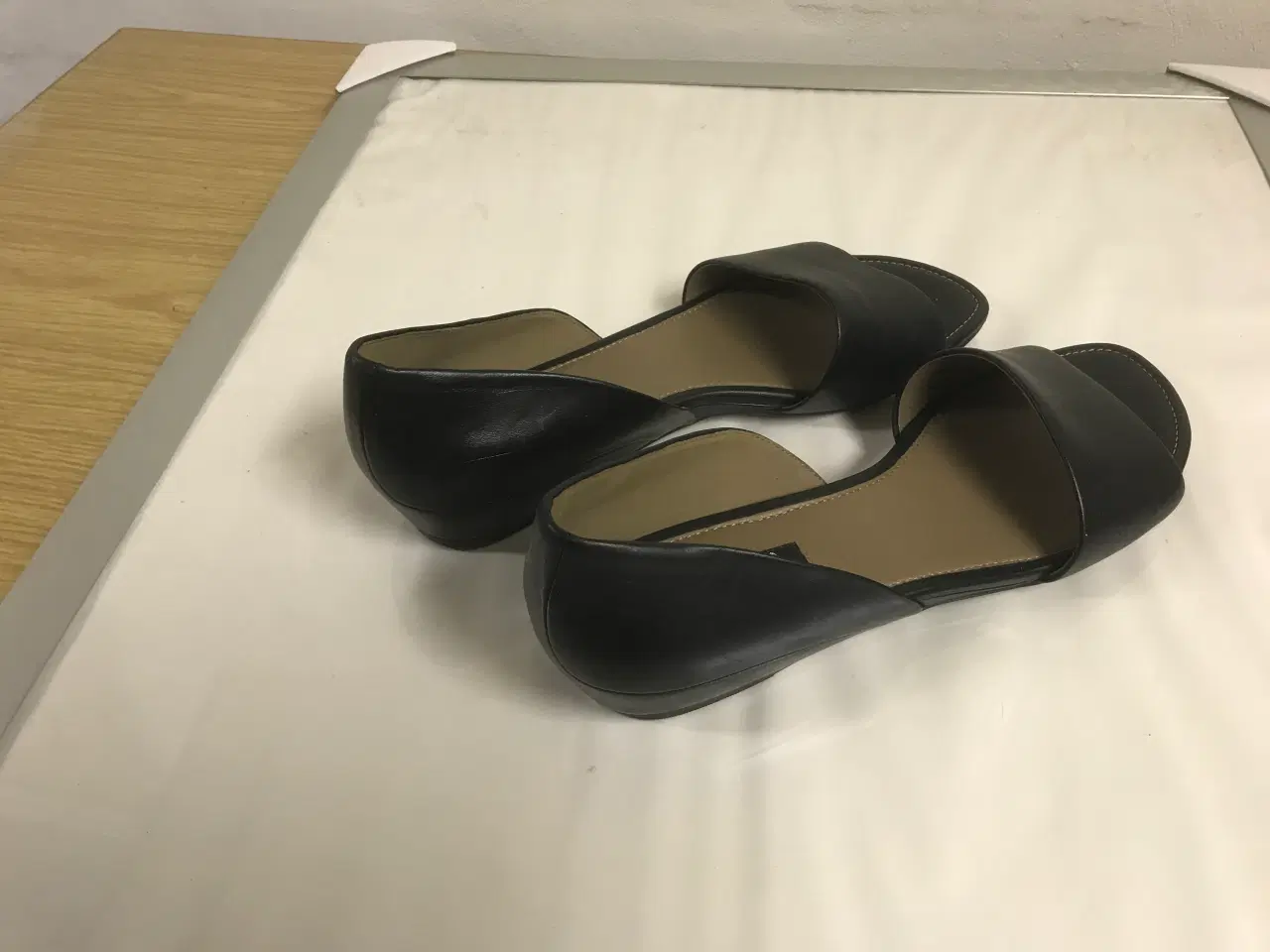 Billede 2 - Elegante Ecco sandaler i sort skind