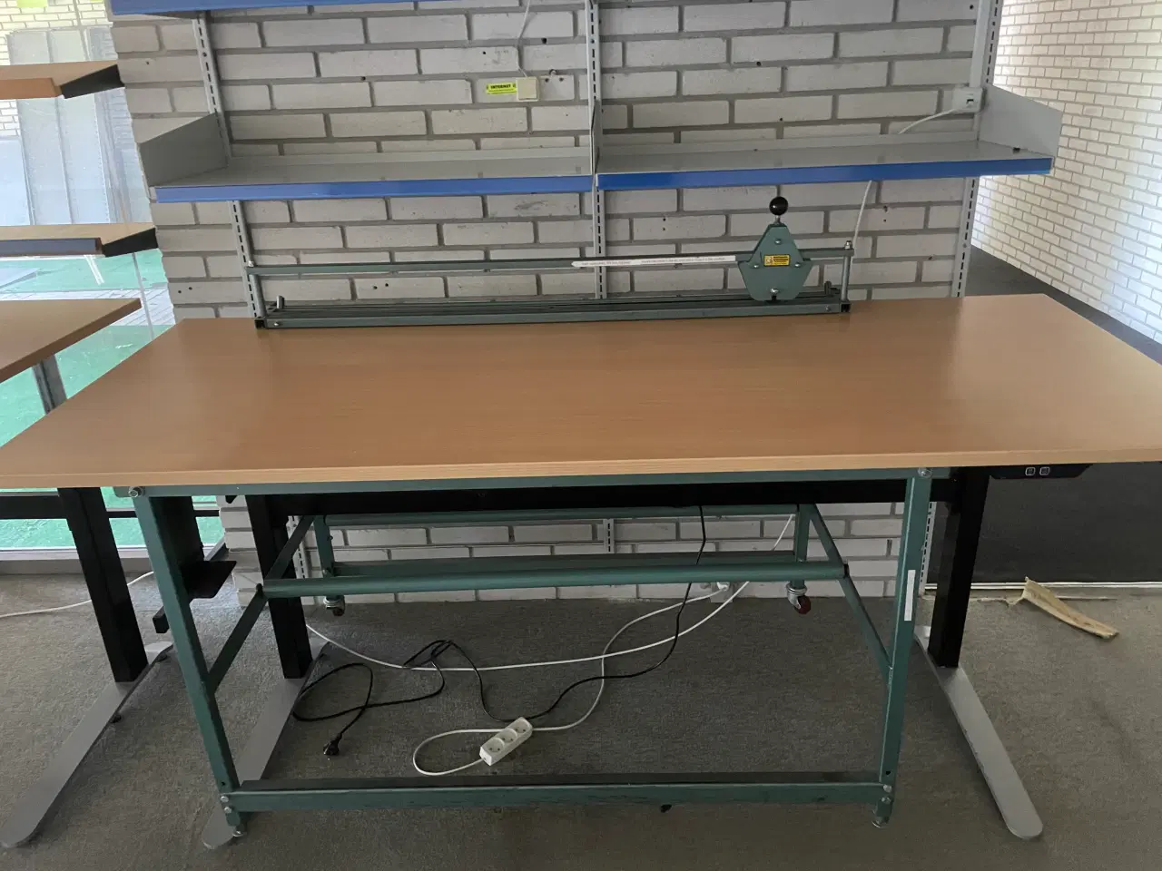 Billede 1 - Pakkebord med hæve/sænke funktion