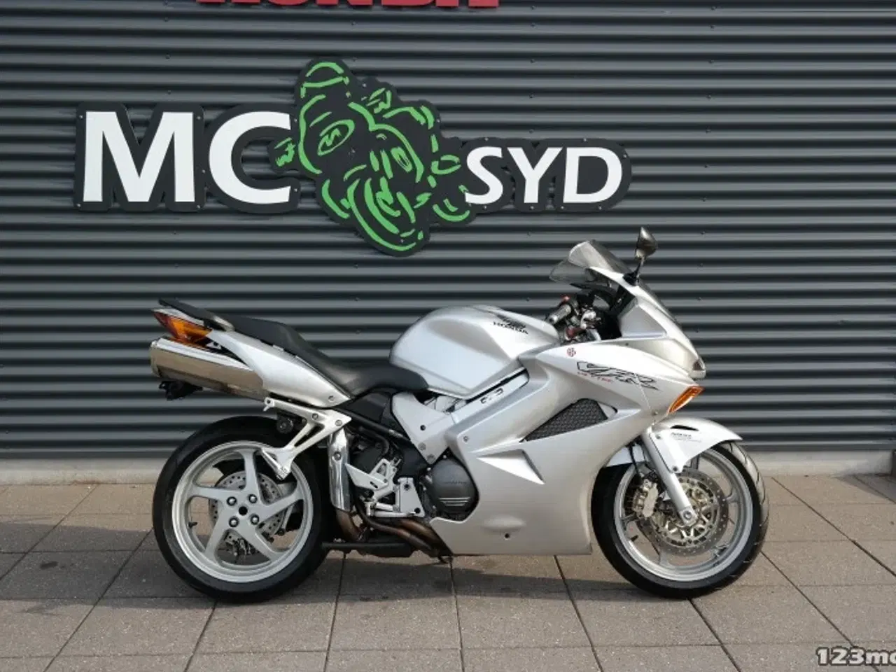 Billede 1 - Honda VFR 800 F MC-SYD       BYTTER GERNE