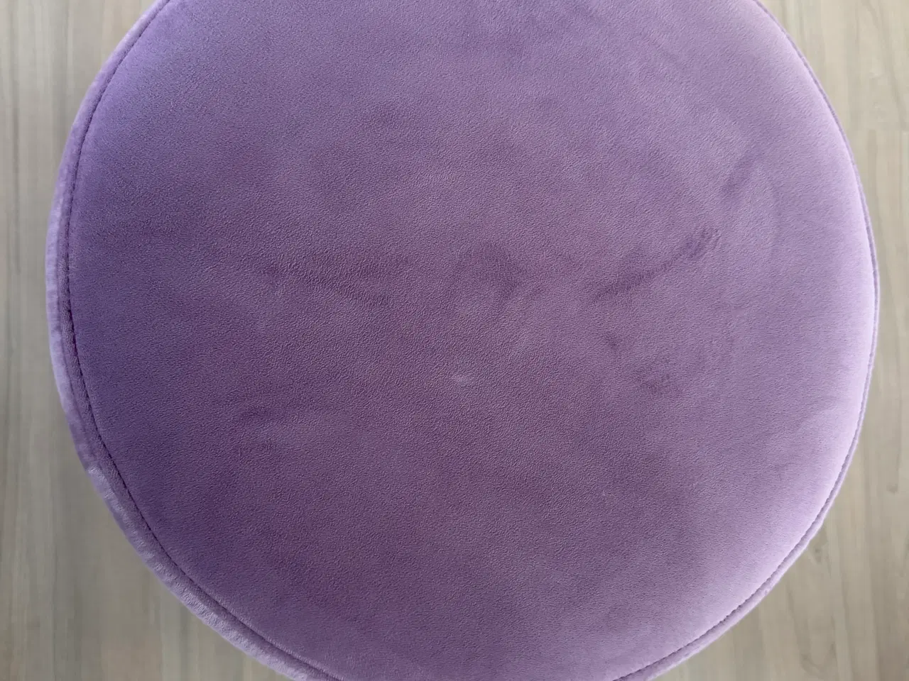 Billede 2 - Fin lilla puff fra Sinnerup