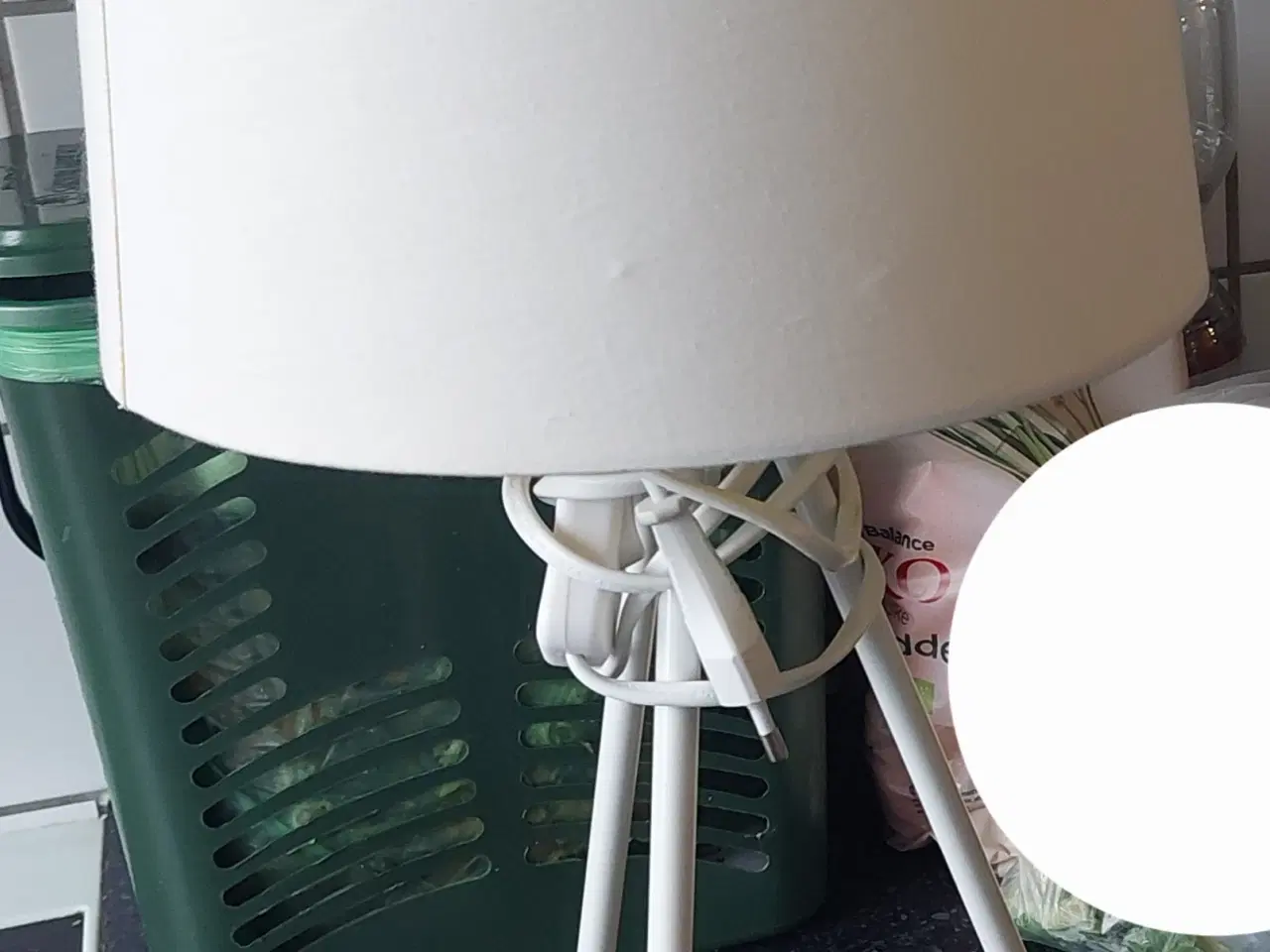 Billede 1 - Table Lamp – White, Minimalist Design