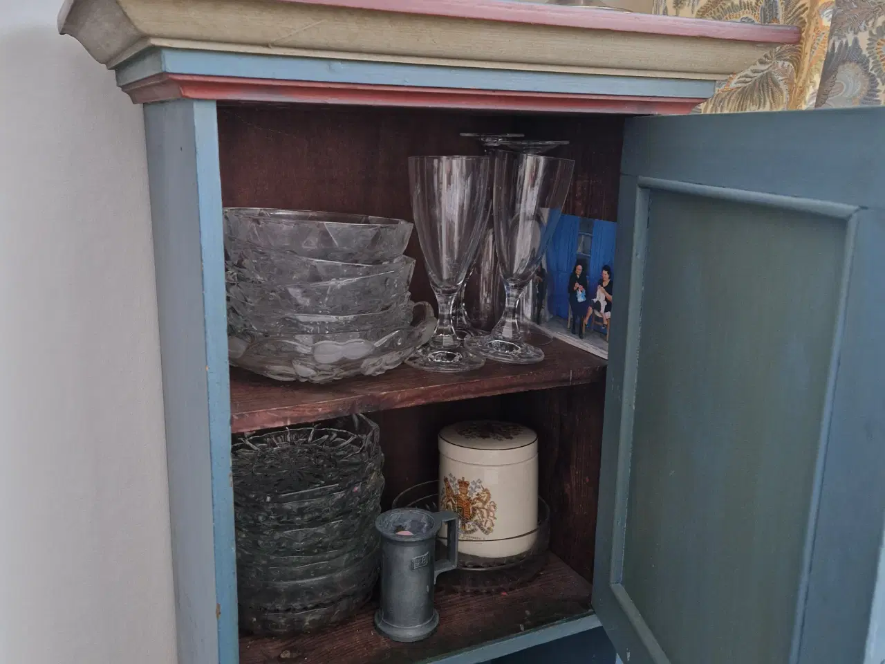 Billede 2 - Lille almue skab