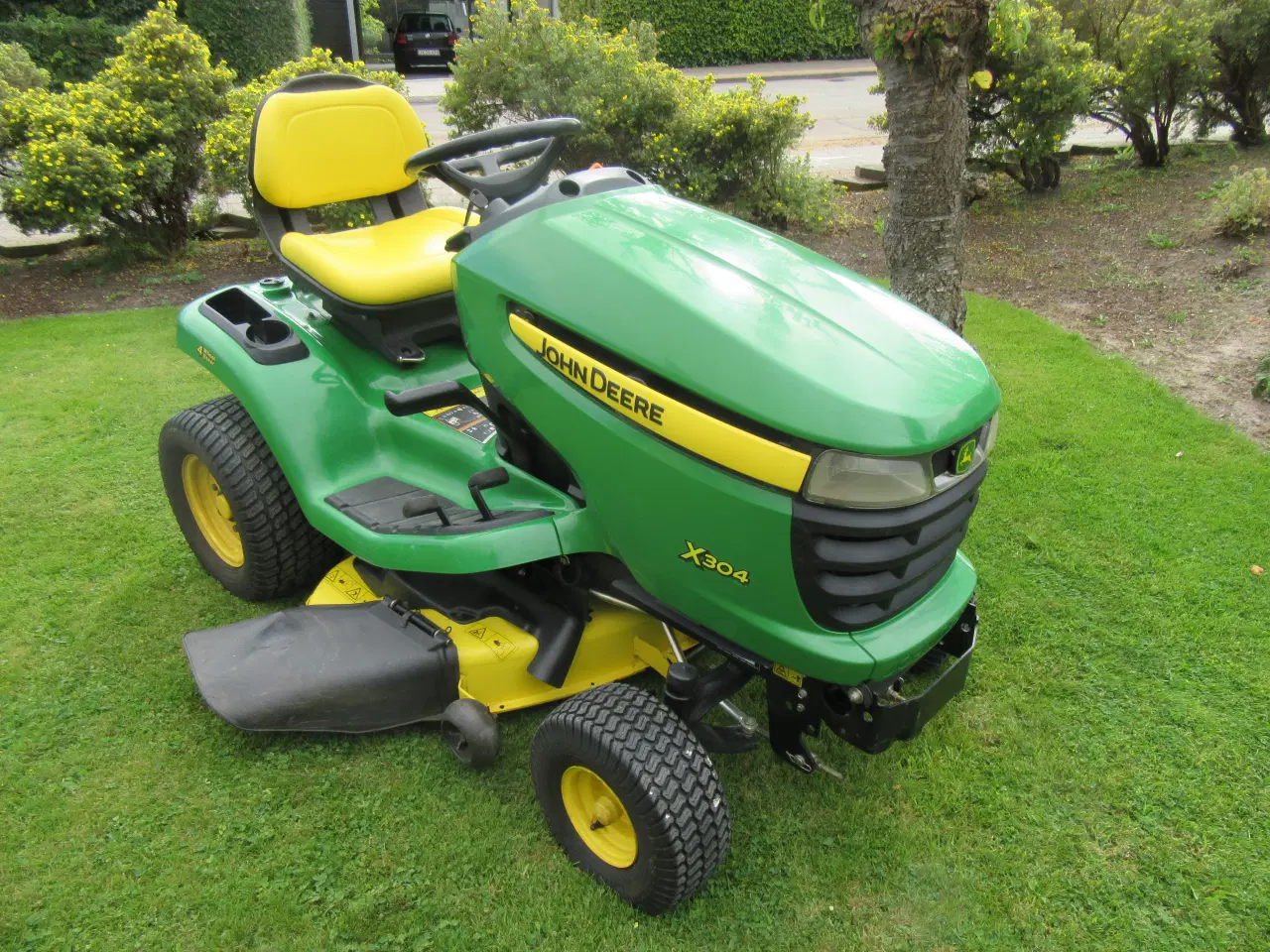 Billede 2 - John Deere X 304 med 4 hjulsstyring 