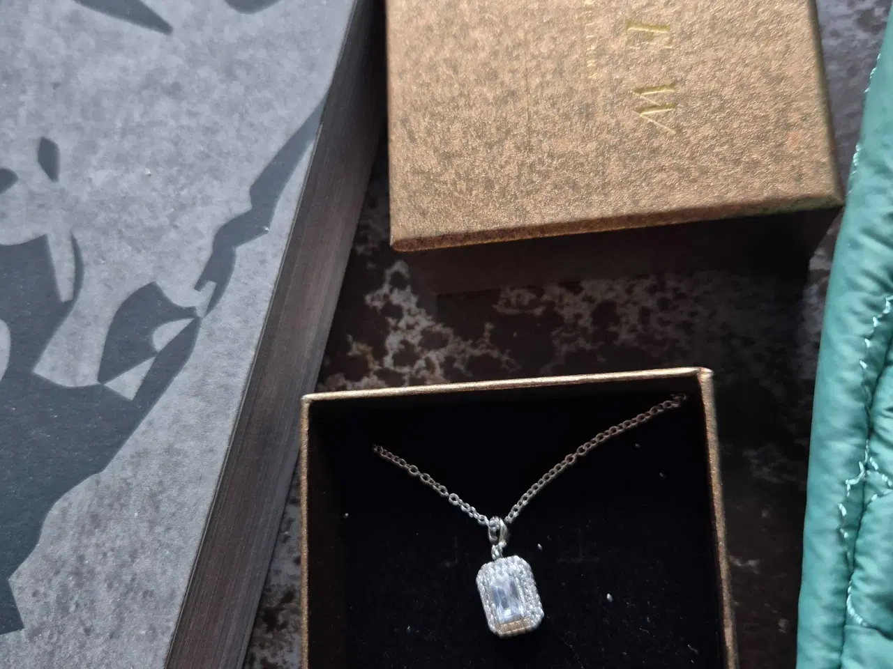 Billede 3 - Ny smuk sølvhalskæde med vedhæng med zirkoner