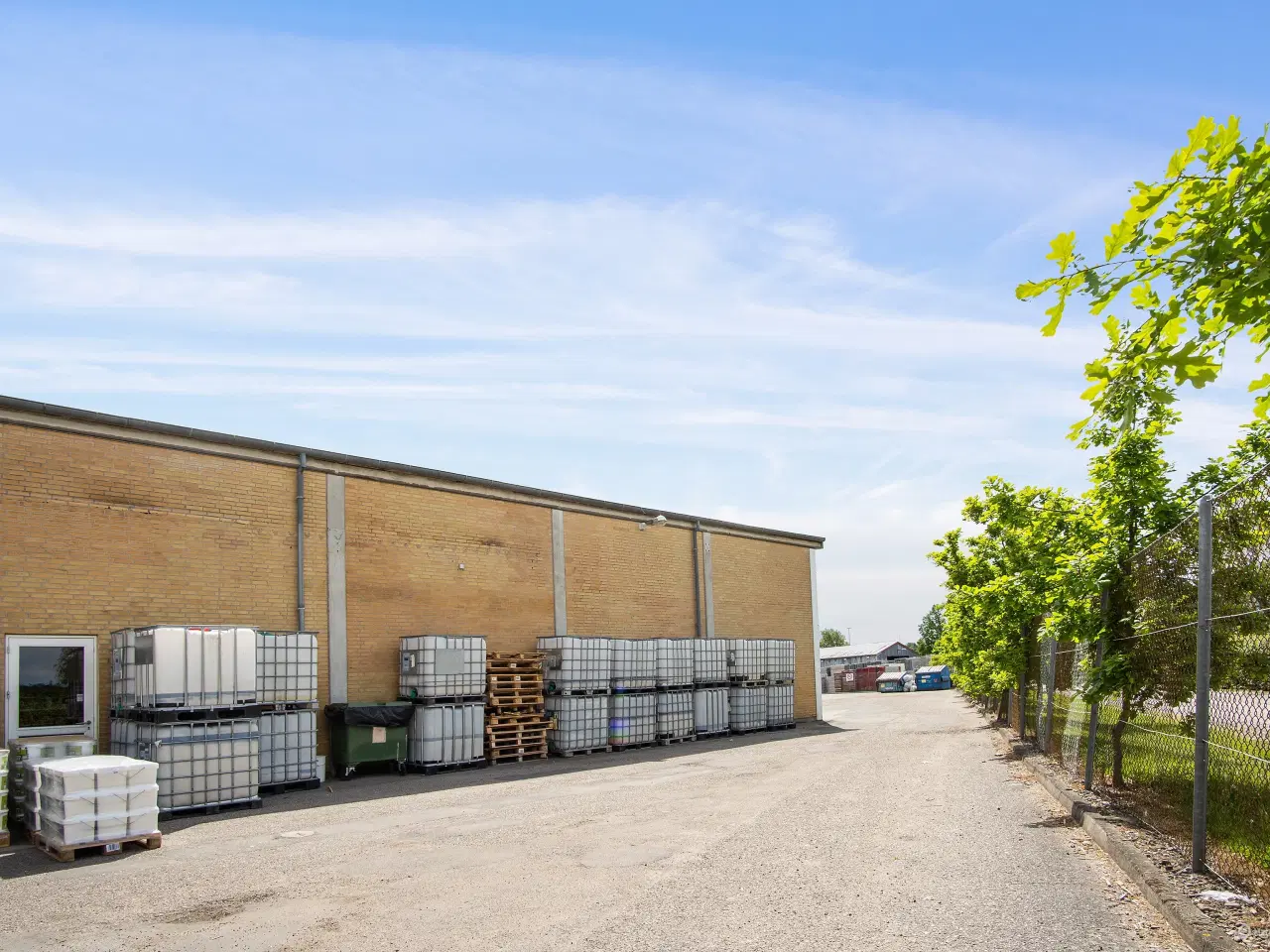 Billede 5 - Stor rummelig engros butik/lager med tilhørende kontorer