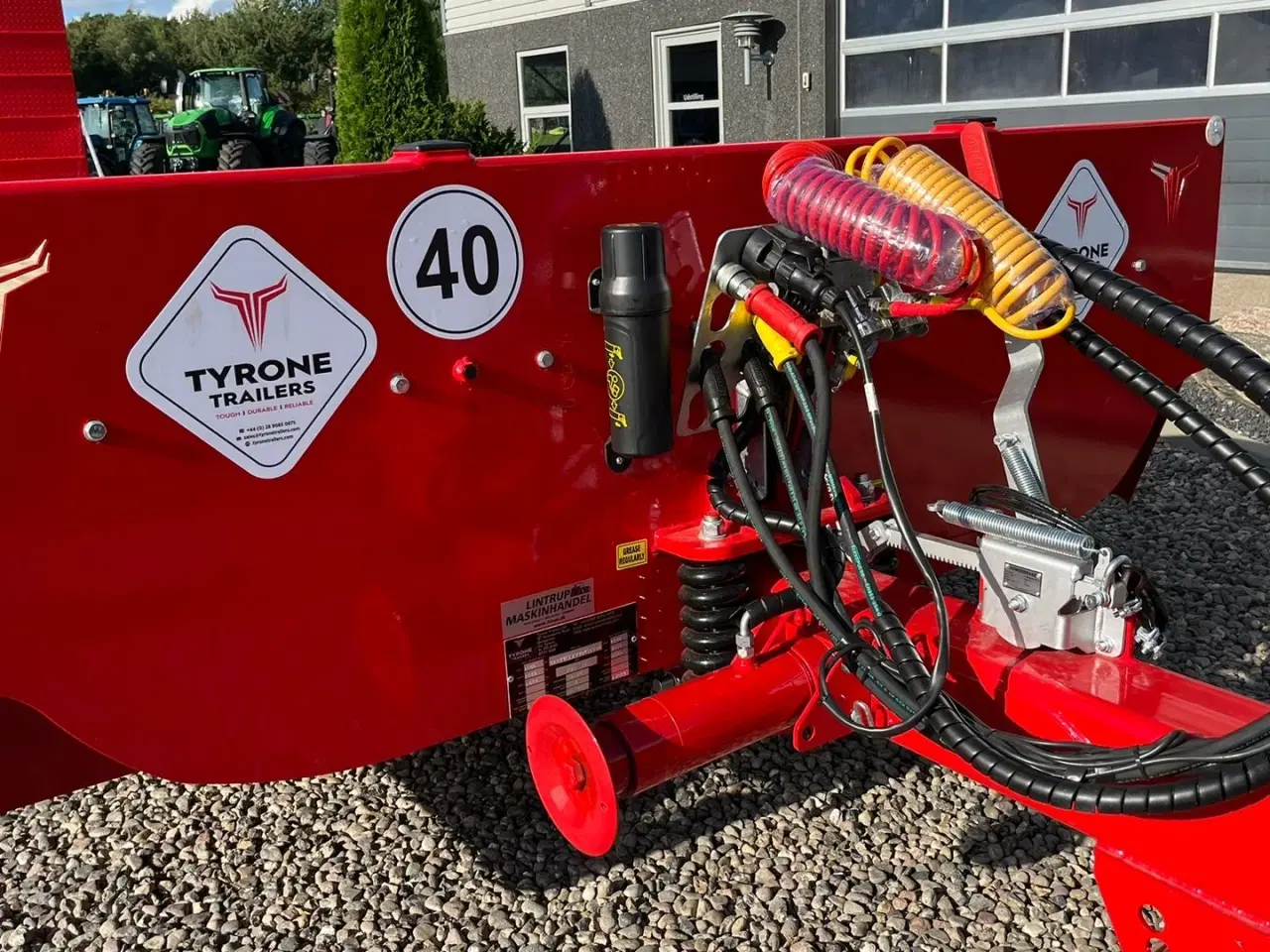 Billede 13 - Tyrone 27TLL LANG MODEL med kombi bremser, både luft og hydrauliske bremser. Affjedret træk og affjedret aksler. Med hydrauliske ramper og værktøjskasse