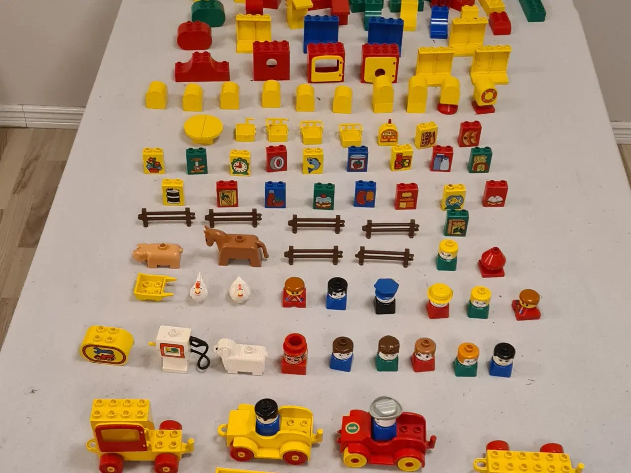 Billede 2 - LEGO DUPLO byggesæt med tog og figurer