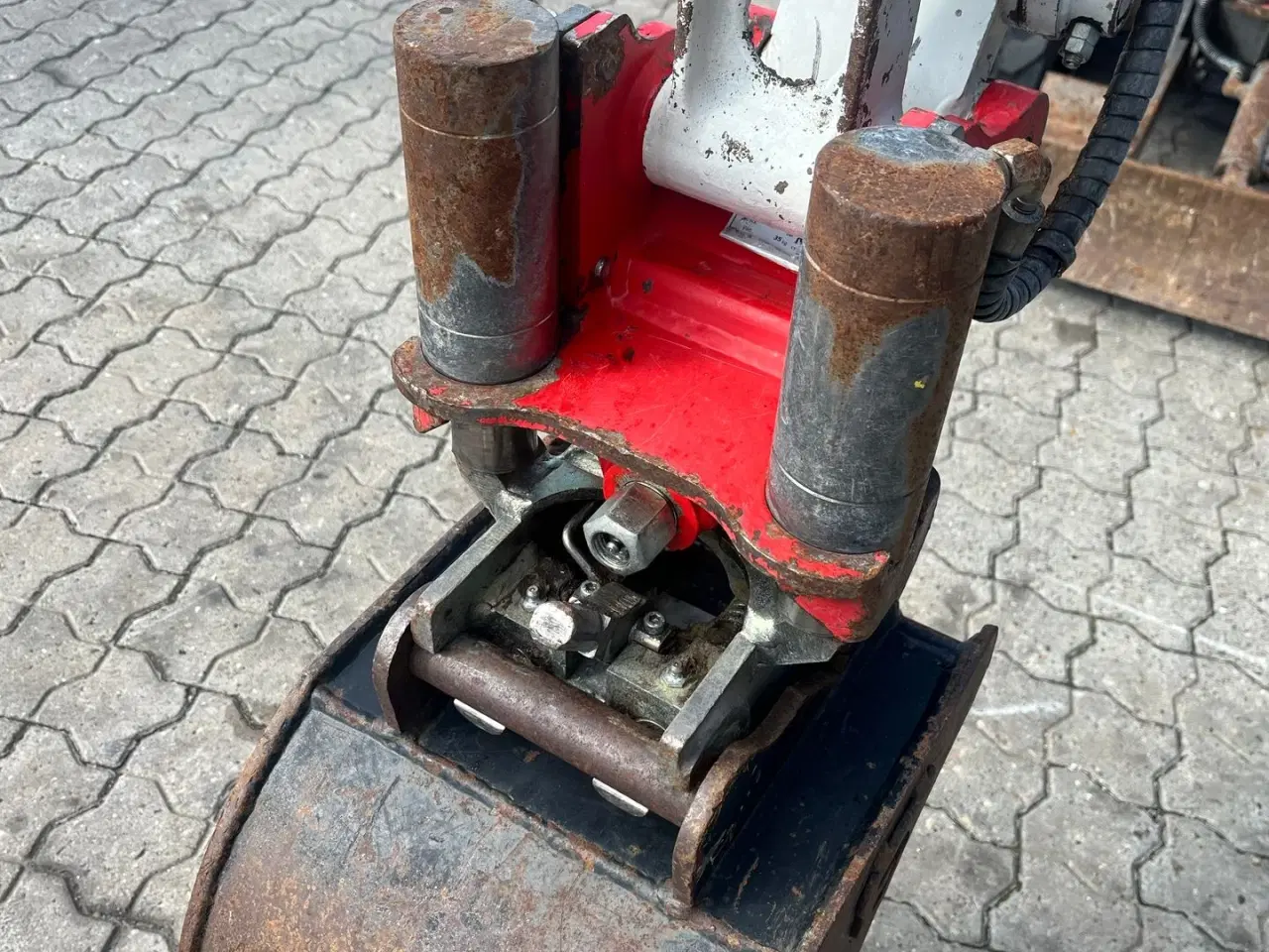 Billede 5 - Takeuchi TB210R Tilt fæste med halvautomatisk s30/150
