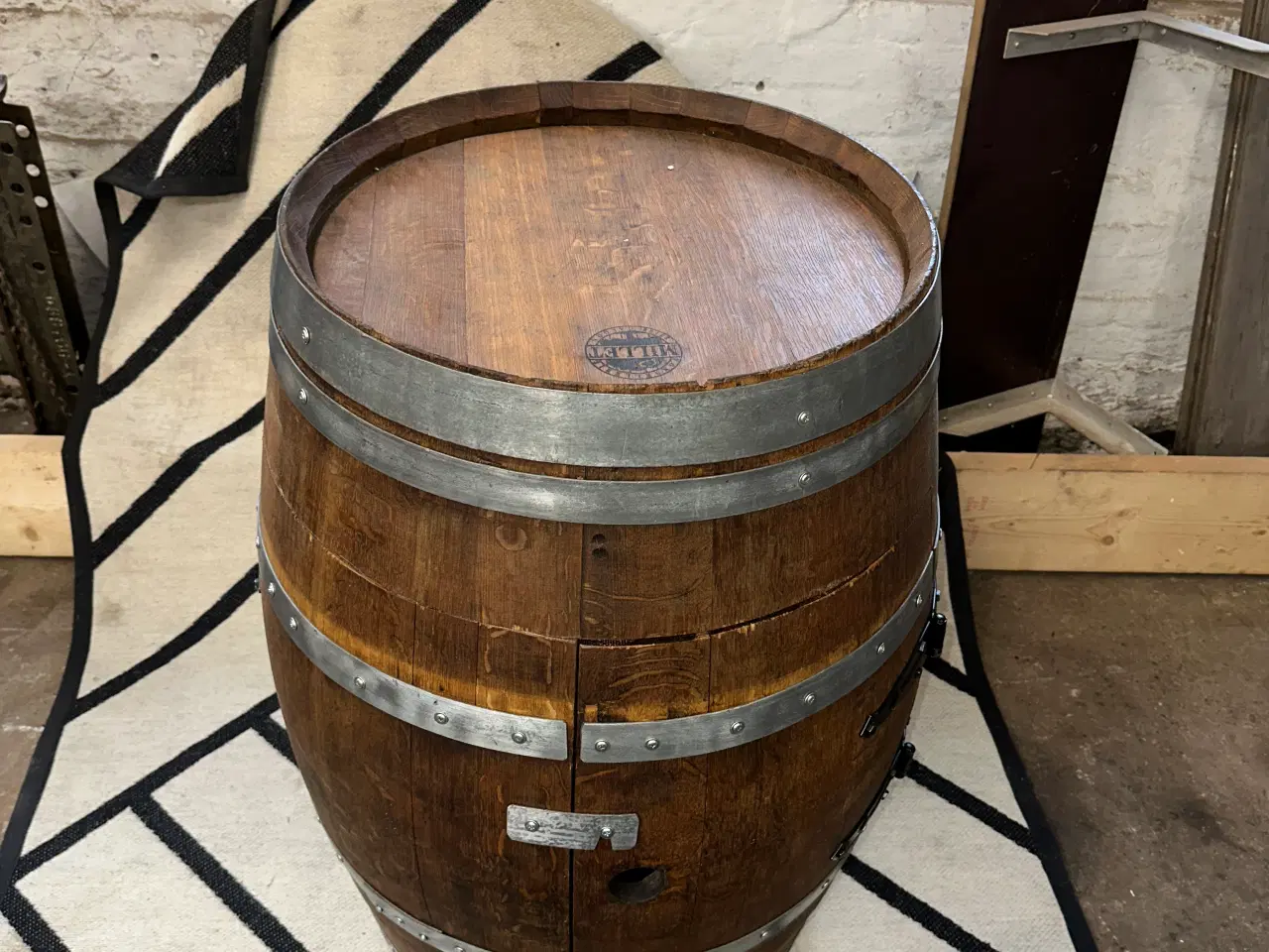 Billede 3 - Barskab, lavet af vintønde