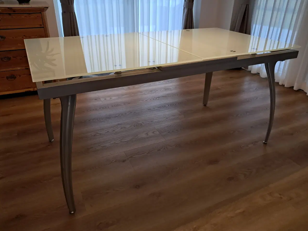 Billede 5 - Glas spisebord med 6 polstrede stole sælges!