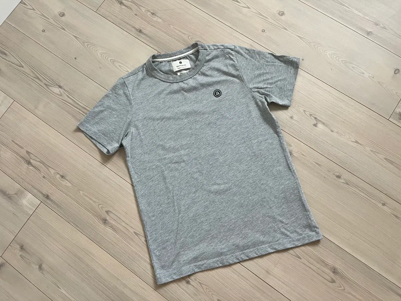 Billede 1 - T-shirt, Anerkjendt, Str S